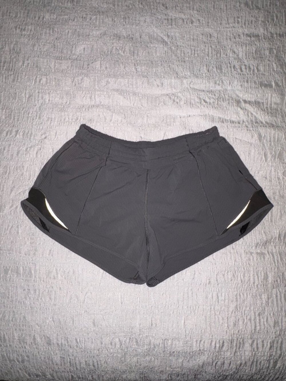 Lululemon Hotty Hot Low Rise Shorts II 2.5" Dark Carbon Running Swift 6 S - Picture 10 of 11